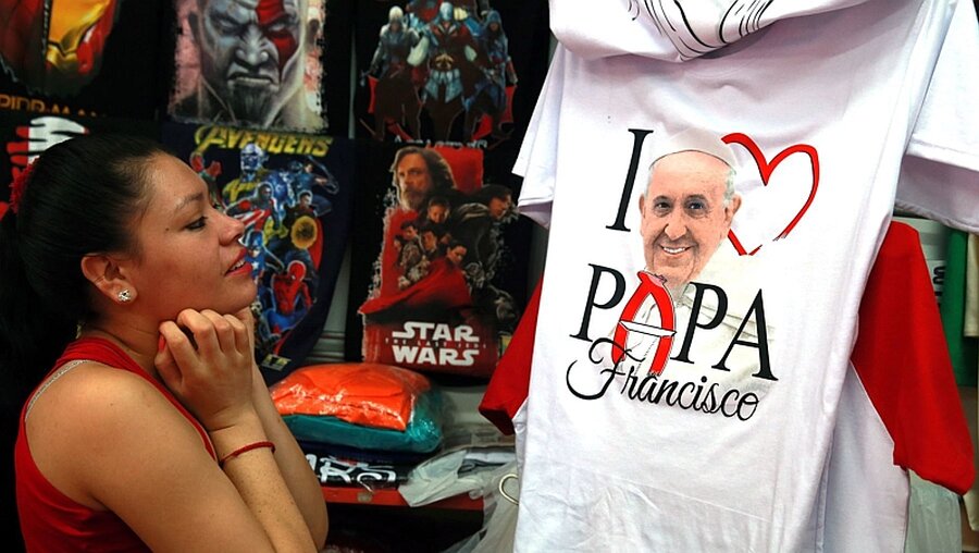 Warten auf Papst Franziskus in Peru / © Vidal Tarqui (dpa)