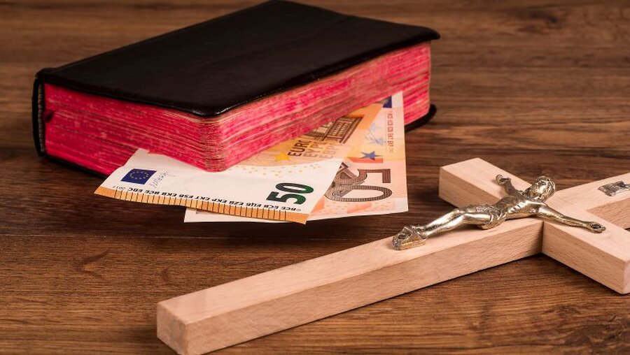 Jurist will Einsatz von Kirchensteuermitteln für Missbrauchsopfer / © Grzegorz Zdziarski (shutterstock)