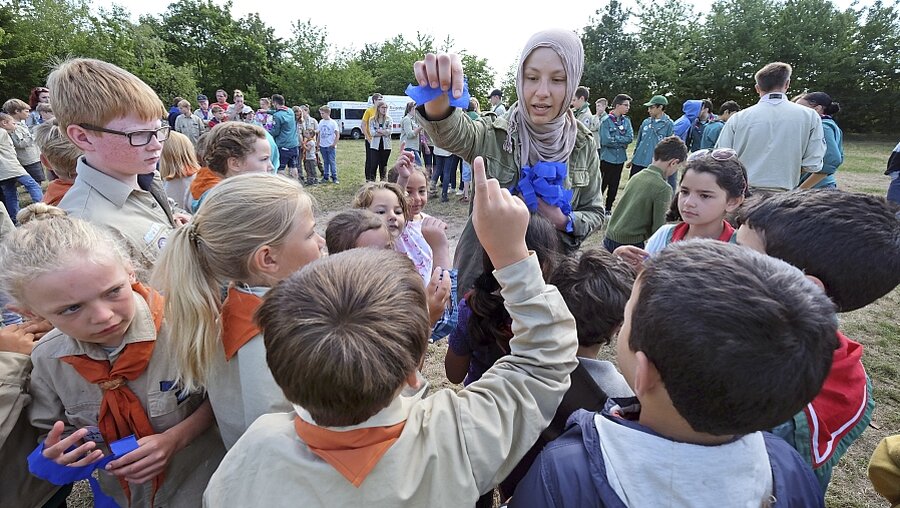 Begegnungszeltlager von muslimischen und christlichen Pfadfindern in Rhens am Rhein (Foto vom 30.07.15) (epd)