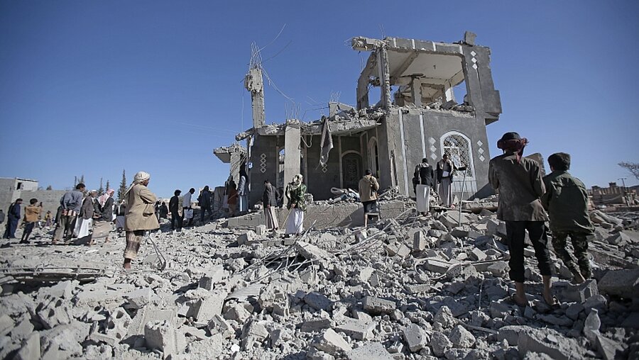 Zerstörtes Haus in Sanaa / © Hani Al-Ansi (dpa)