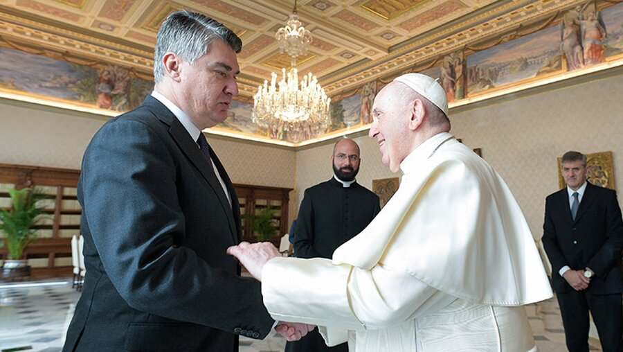 Zoran Milanovic und Papst Franziskus / © Vatican Media/Romano Siciliani (KNA)