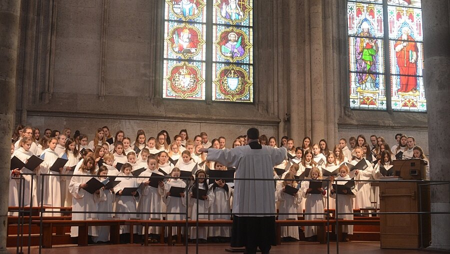 Zurzeit gehören dem Mädchenchor insgesamt 163 Sängerinnen an / © Beatrice Tomasetti (DR)