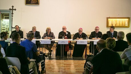 Pressegespräch mit deutschen Teilnehmern der Synode am 05.10.15 / © Romano Siciliani (KNA)