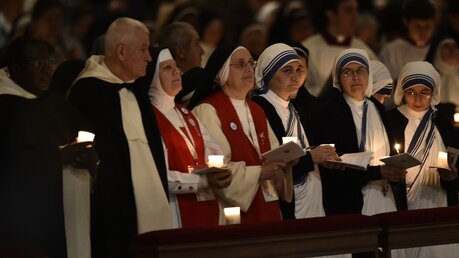 Feierliche Messe mit Papst Franziskus zum Abschluss des katholischen "Jahr der Orden" an Maria Lichtmess am  2. Februar 2016. (KNA)