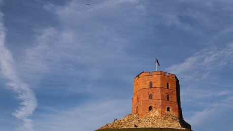 Der Eckturm der Gediminas-Burg in Vilnius. / © Markus Nowak (KNA)