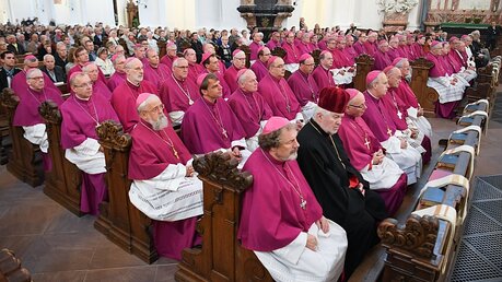 Eröffnungsgottesdienst der Deutschen Bischofskonferenz im Dom in Fulda / © Arne Dedert (dpa)