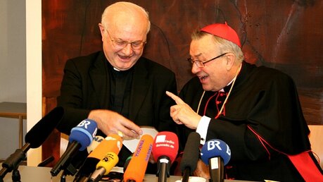 Abschied von der Bischofskonferenz, mit Erzbischof Robert Zollitsch (l.) / © Blum (Bistum Mainz)
