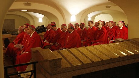 Ad-Limina-Besuch der deutschen Bischöfe im Vatikan: Gottesdienst am Petrusgrab / © Romano Siciliani (KNA)