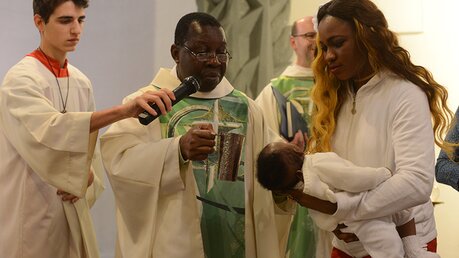 Als gläubiger Katholikin ist Blessing die Taufe ihrer Kinder wichtig. / © Tomasetti (DR)