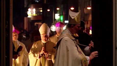 Kardinal Woelki öffnet Heilige Pforte des Kölner Doms.  (DR)