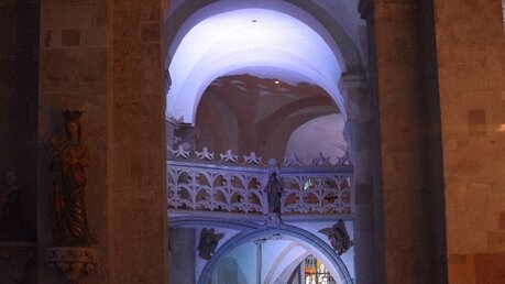 "Lichtakzente" in St. Maria im Kapitol, während der Aufführung von Bachs h-Moll-Messe in St. Maria im Kapitol / © Beatrice Tomasetti (DR)