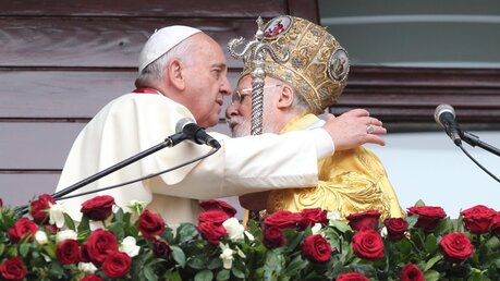 Papst Franziskus hat zum Abschluss seiner Reise in die Türkei mit dem Patriarchen Bartholomäus das orthodoxe Andreasfest gefeiert.  (dpa)