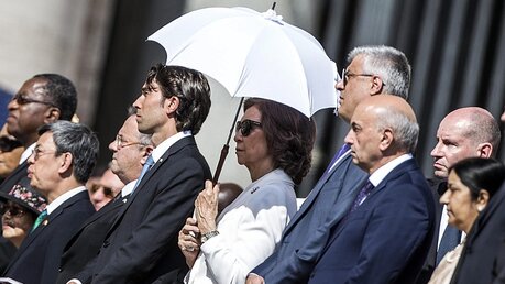 Auch königin Sofia von Spanien war bei der Heiligsprechung dabei / © Angelo Carconi (dpa)