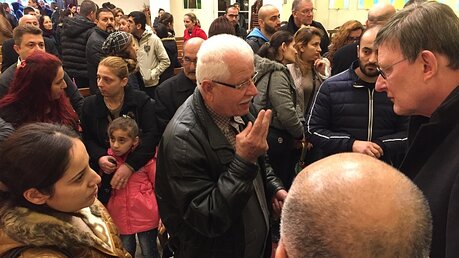 Christliche Flüchtlinge wollen zu ihren Familienangehörigen nach Deutschland.  / © Ingo Brüggenjürgen (DR)