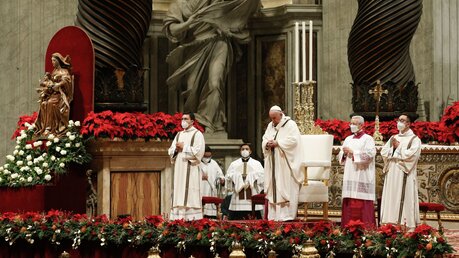 Christmette an Heiligabend am 24. Dezember 2021 mit Papst Franziskus im Petersdom / © Vatican Media/Romano Siciliani (KNA)