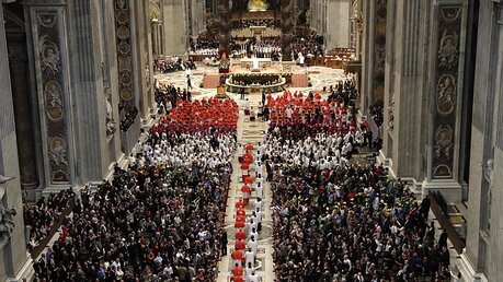 Der Anteil europäischer Kardinäle sank weiter.  / © Maurizio Brambatti (dpa)