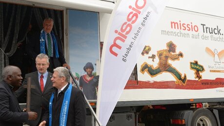 missio-Truck und Bundespräsident Gauck (missio)