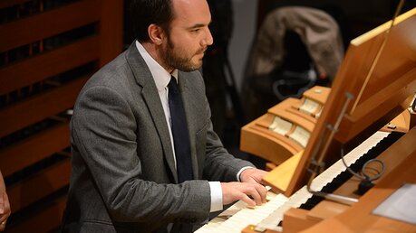 Daniel Cook aus Durham spielt Fugen über Bach von Schumann. / © Tomasetti (DR)
