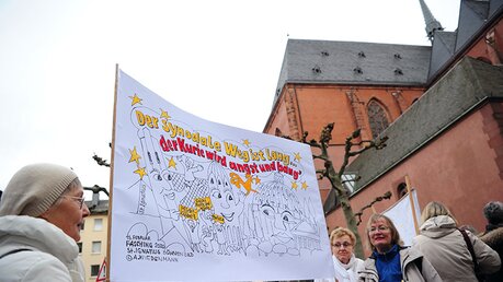 Demonstration vor dem Kaiserdom / © Ottersbach (DR)