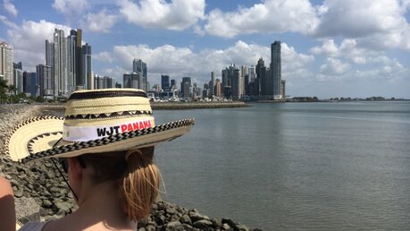 Der Panama-Hut als Erkennungszeichen der deutschen Weltjugendtags-Pilger / © Katharina Geiger (DR)
