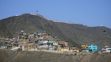 Die Armen werden an die Ränder gedrängt - hier in die Berge außerhalb der 12 Millionenstadt Lima.  / © Mateusz Rdzanek (privat)