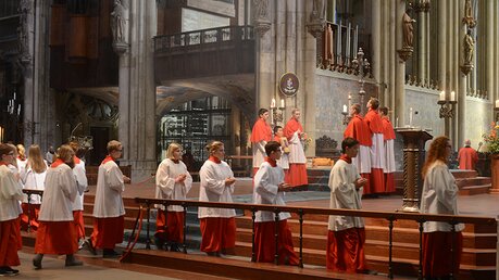 Die "coole location" Kölner Dom ist bei Messdienern aus dem gesamten Bistum gefragt. (DR)