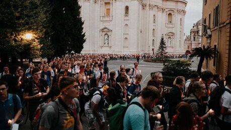 Die Ministranten ziehen durch Rom / © Luis Rüsing