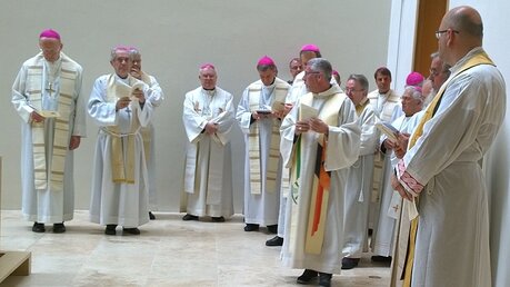 Bischöfe feiern Frühmesse in der Propsteikirche (DR)