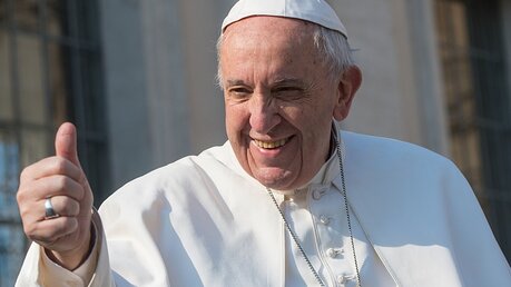 Daumen hoch: Papst Franziskus / © Osservatore Romano (KNA)