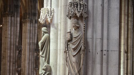 Gregor der Große, Papst im 6. Jahrhundert, "hängt" an einem Vierungspfeiler. / © Beatrice Tomasetti (DR)
