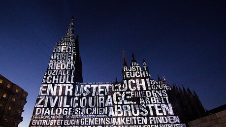 Illumination des Kölner Domes / © Rolf Vennenbernd (dpa)