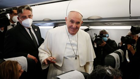 Papst Franziskus und Journalisten auf dem Flug nach Malta / © Paul Haring (KNA)