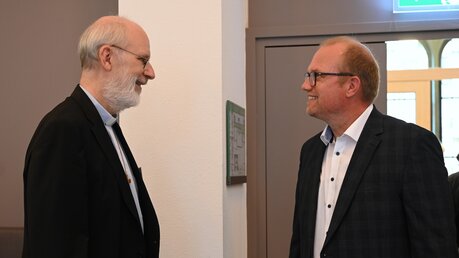 Weihbischof Ansgar Puff mit dem Kölner SPD-Politiker Jochen Ott. / © Beatrice Tomasetti (DR)