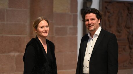 Zwei, die immer wieder erfolgreich zusammenarbeiten: die Schauspielerin Julia Jentsch und der Komponist Helge Burggrabe. / © Beatrice Tomasetti (DR)