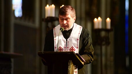 Pfarrer Mykola Pavlik, Leiter der ukrainischen Gemeinde in Düsseldorf und Köln / © Beatrice Tomasetti (DR)