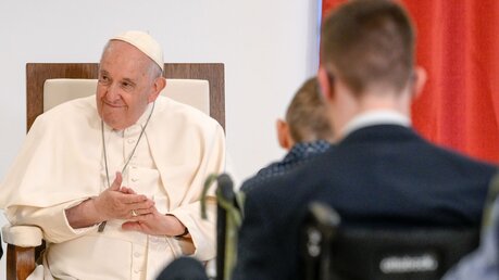 Papst Franziskus besucht Heim für Kinder mit Behinderungen / © Romano Siciliani (KNA)