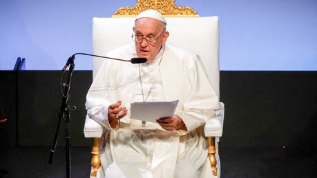 Papst Franziskus spricht beim Abschluss des Mittelmeer-Treffens  / © Lola Gomez (KNA)