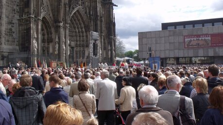Fronleichnam in Köln - Pontifikalamt und Prozession 3 / © Verena Tröster (DR)