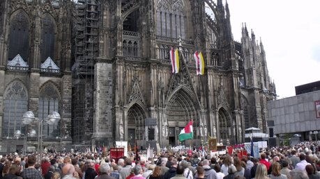 Fronleichnam in Köln - Pontifikalamt und Prozession 7 / © Verena Tröster (DR)
