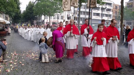 Fronleichnam in Köln - Pontifikalamt und Prozession 19 / © Verena Tröster (DR)