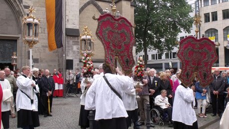 Fronleichnam in Köln - Pontifikalamt und Prozession 62 / © Verena Tröster (DR)