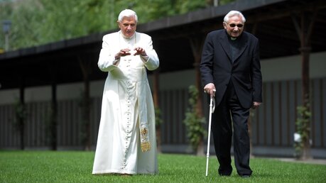 Joseph (l.) und Georg Ratzinger im Jahr 2008 / © Osservatore Romano/Romano Siciliani (KNA)