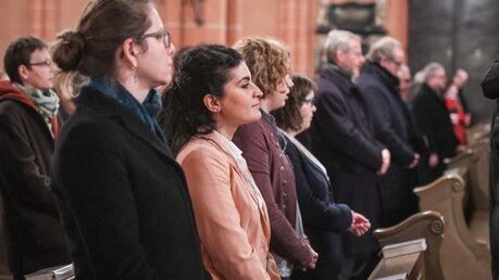 Junge Frauen beim Gottesdienst während der Synodalversammlung am 31. Januar 2020 / © Harald Oppitz (KNA)