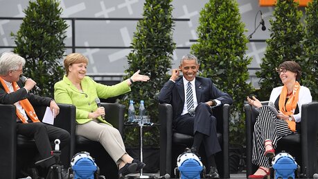 Kanzlerin Angela Merkel und Ex-US-Präsident Obama am Brandenburger Tor / © Britta Pedersen (dpa)