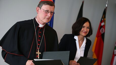 Kardinal Rainer Maria Woelki und Staatssekretärin Jacqueline Kraege (dpa)