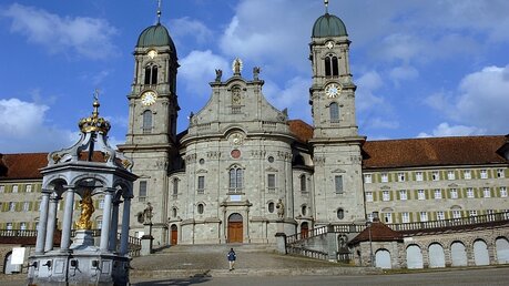 Wallfahrtsort in der Schweiz: Die Benediktinerabtei in der Gemeinde Einsiedeln im Kanton Schwyz / © Wolfgang Radtke (KNA)