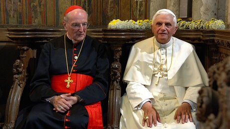 Joachim Kardinal Meisner mit Papst Benedikt beim Weltjugendtag 2005 / © kna (KNA)