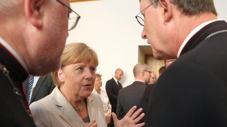 Kardinal Marx, Angela Merkel und Kardinal Woelki  (KNA)