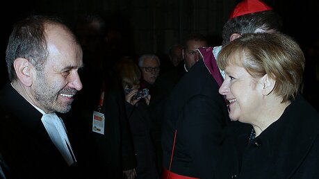 Präaes Rekowski begrüßt Bundeskanzlerin Merkel / © Boecker