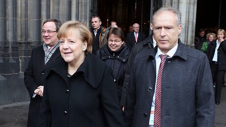 Bundeskanzlerin Merkel nach dem Gottesdienst / © Boecker
